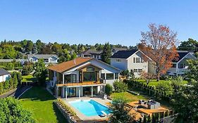 Luxurious 5 Bedroom House With Pool & Sauna