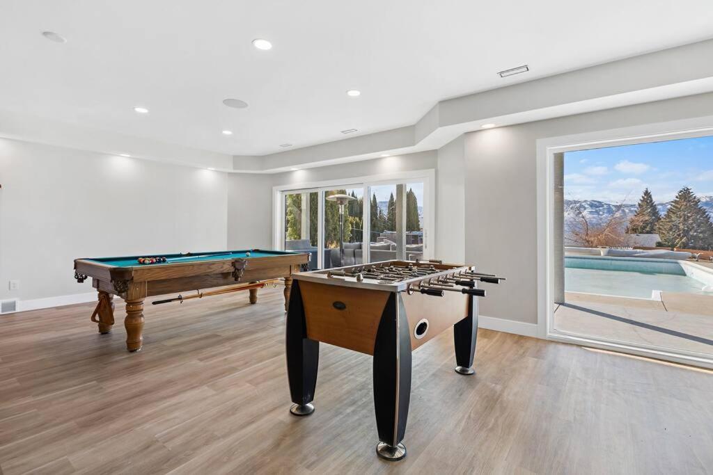 Luxurious 5 Bedroom House With Pool & Sauna West Kelowna Exterior photo