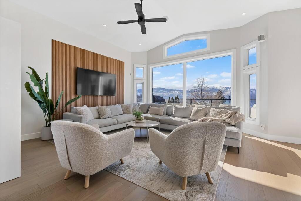Luxurious 5 Bedroom House With Pool & Sauna West Kelowna Exterior photo