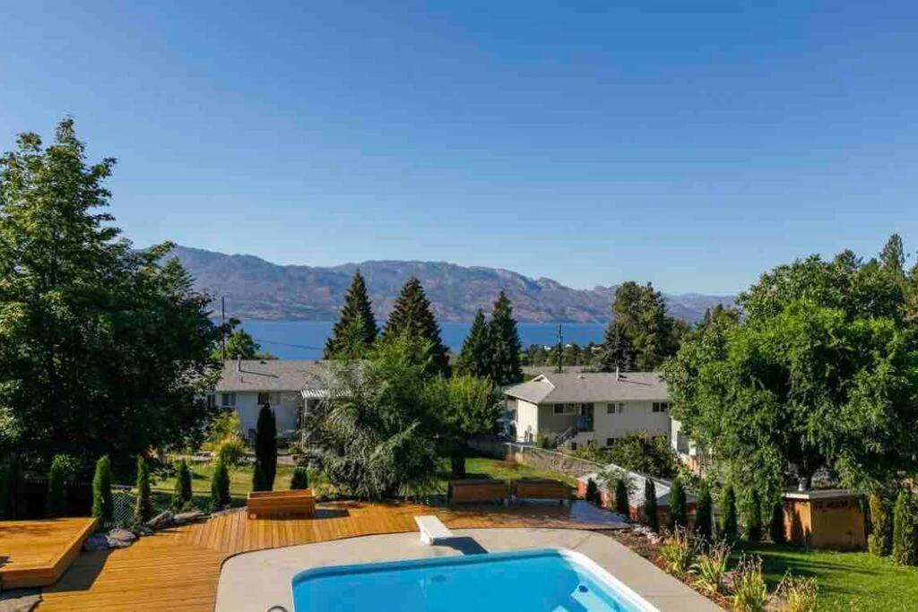 Luxurious 5 Bedroom House With Pool & Sauna West Kelowna Exterior photo