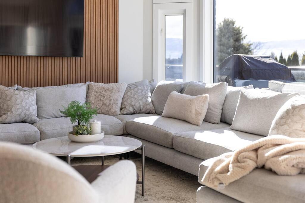 Luxurious 5 Bedroom House With Pool & Sauna West Kelowna Exterior photo